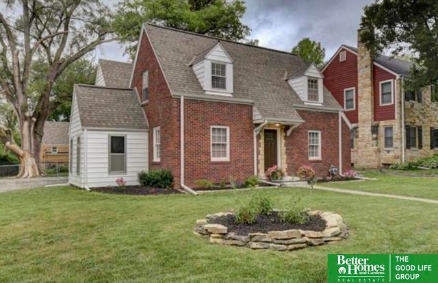 2002 N 55 Street, Omaha, NE 68104