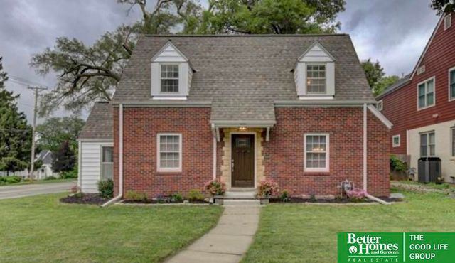 2002 N 55 Street, Omaha, NE 68104