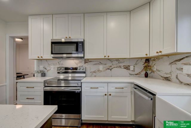 2002 N 55 Street, Omaha, NE 68104