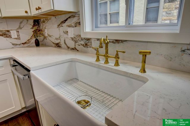 2002 N 55 Street, Omaha, NE 68104