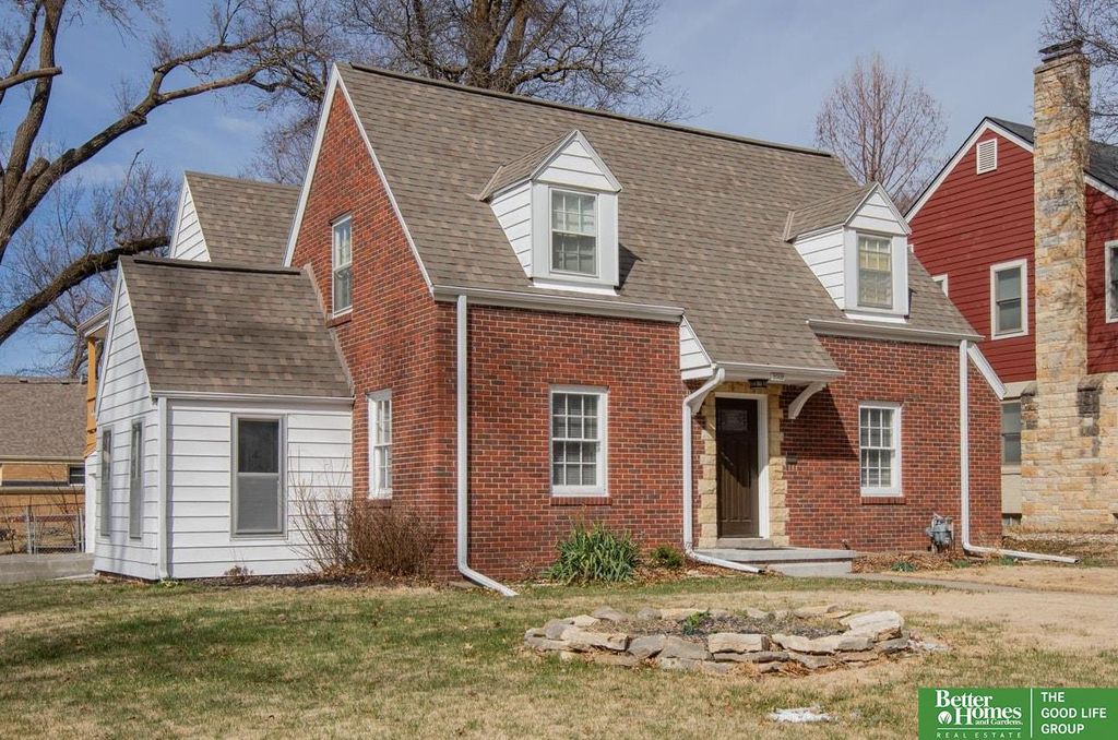 2002 N 55 Street, Omaha, NE 68104