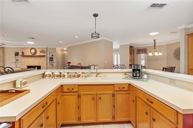 52 Golfview Drive, Hilltop Lakes, TX 77871