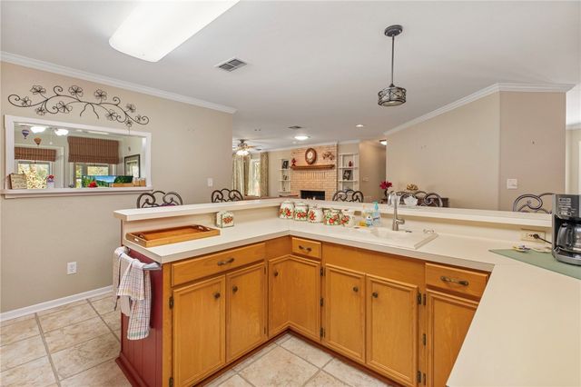 52 Golfview Drive, Hilltop Lakes, TX 77871