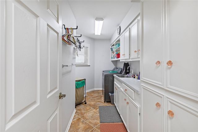 52 Golfview Drive, Hilltop Lakes, TX 77871