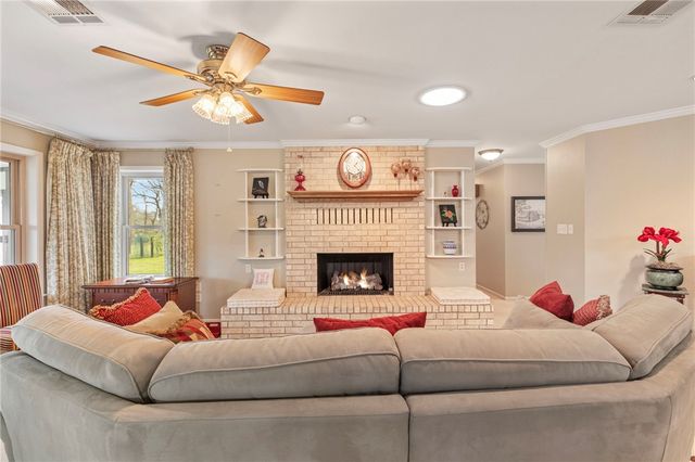 52 Golfview Drive, Hilltop Lakes, TX 77871