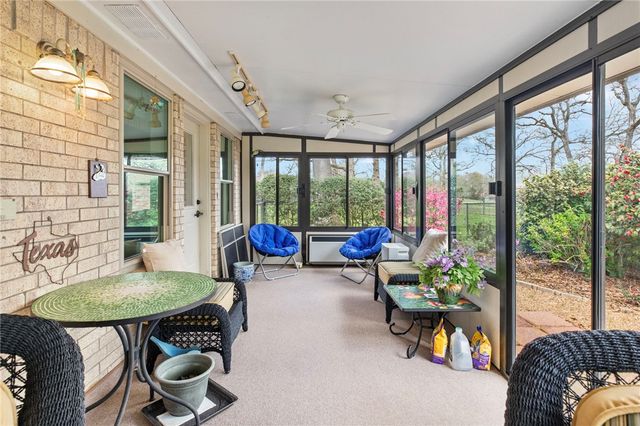 52 Golfview Drive, Hilltop Lakes, TX 77871