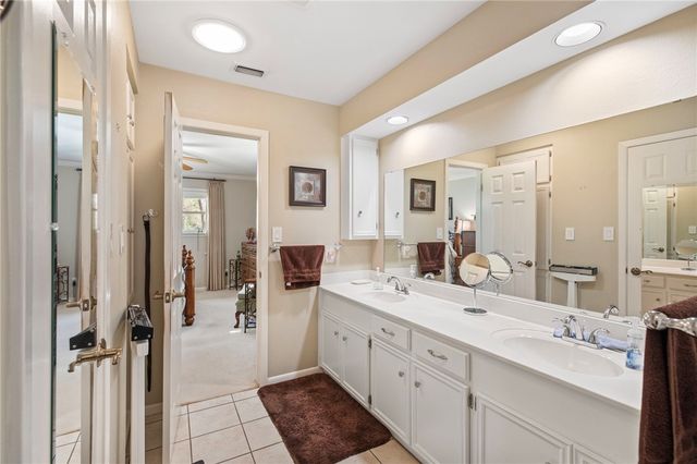 52 Golfview Drive, Hilltop Lakes, TX 77871