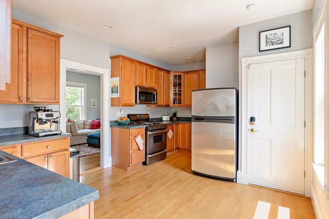 25 Banks St 2, Somerville, MA 02144
