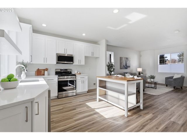 20612 Sw ROCKPORT Ln, Beaverton, OR 97006