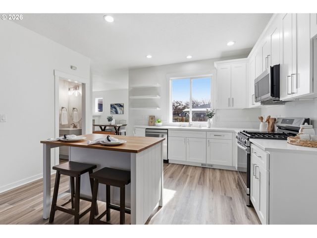 20612 Sw ROCKPORT Ln, Beaverton, OR 97006