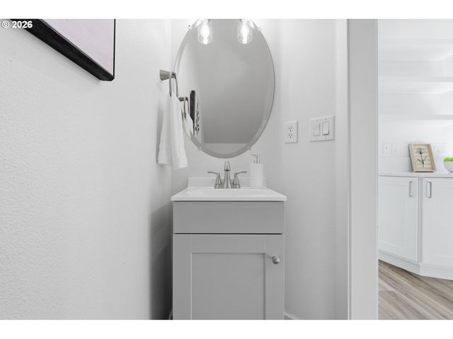 20612 Sw ROCKPORT Ln, Beaverton, OR 97006