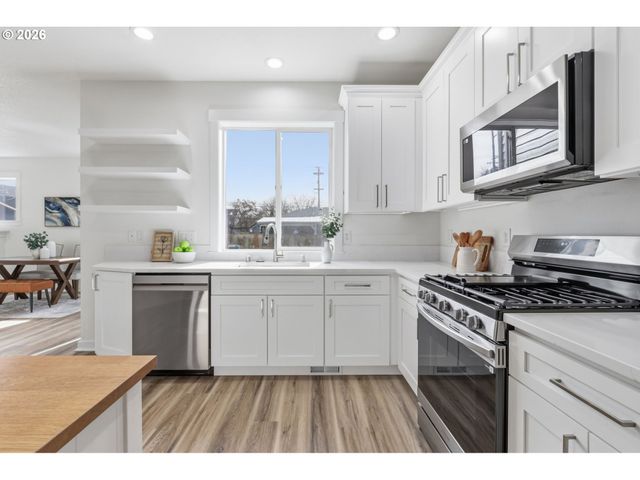 20612 Sw ROCKPORT Ln, Beaverton, OR 97006