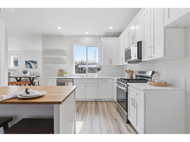 20612 Sw ROCKPORT Ln, Beaverton, OR 97006