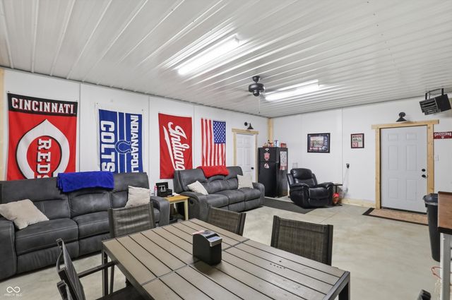 3670 E Waterford Court, Cloverdale, IN 46120