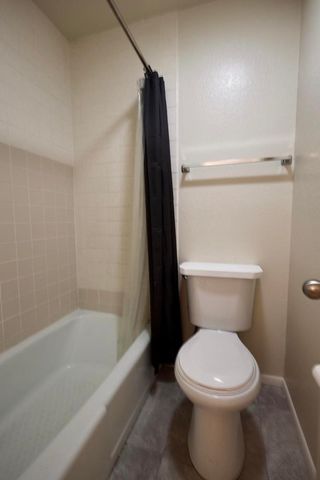 1025 Valencia Drive SE APT 10, Albuquerque, NM 87108
