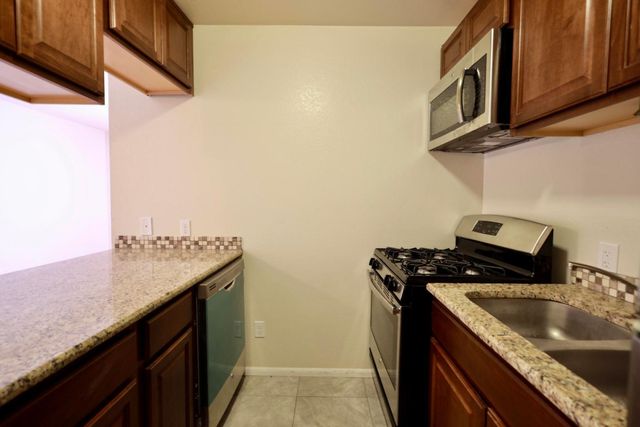 1025 Valencia Drive SE APT 10, Albuquerque, NM 87108