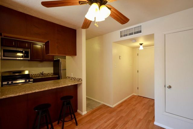 1025 Valencia Drive SE APT 10, Albuquerque, NM 87108