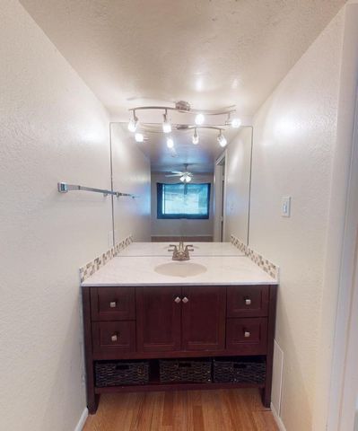 1025 Valencia Drive SE APT 10, Albuquerque, NM 87108