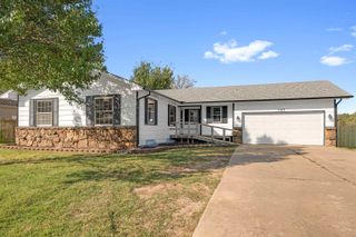 1107 S Meadowhaven Ln, Derby, KS 67037