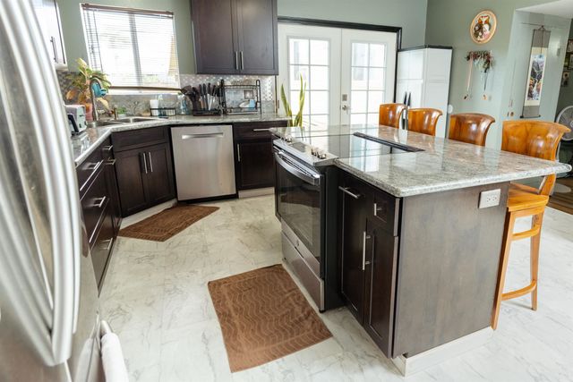 411 Iliahi St, Lanai City, HI 96763