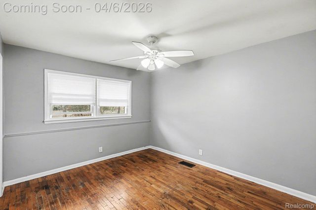 1260 Gilbert Street, Flint Charter Township, MI 48532