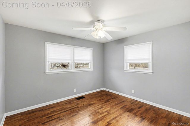 1260 Gilbert Street, Flint Charter Township, MI 48532