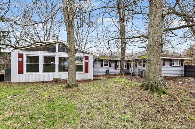 1260 Gilbert Street, Flint Charter Township, MI 48532