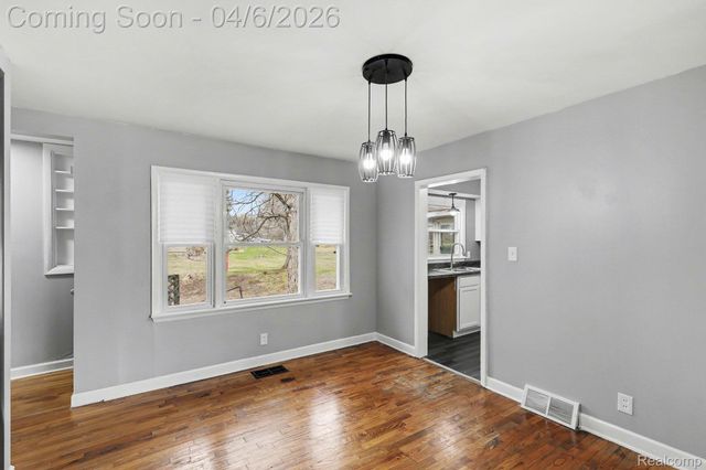 1260 Gilbert Street, Flint Charter Township, MI 48532