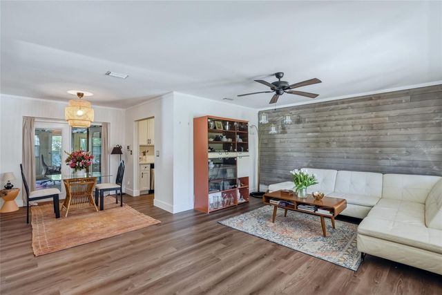 220 45TH AVENUE S, St Petersburg, FL 33705