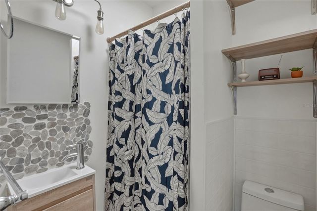 220 45TH AVENUE S, St Petersburg, FL 33705