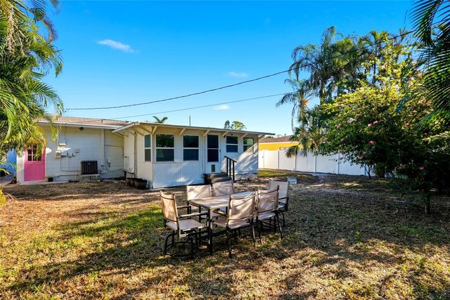 220 45TH AVENUE S, St Petersburg, FL 33705