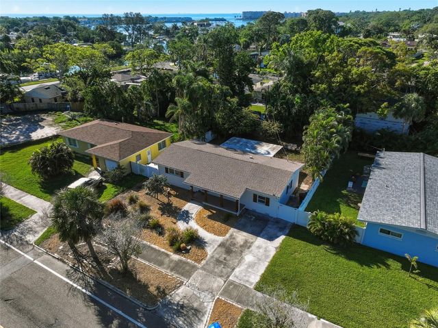 220 45TH AVENUE S, St Petersburg, FL 33705