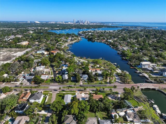 220 45TH AVENUE S, St Petersburg, FL 33705