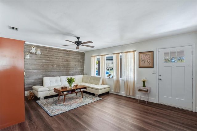 220 45TH AVENUE S, St Petersburg, FL 33705