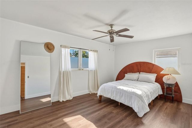 220 45TH AVENUE S, St Petersburg, FL 33705