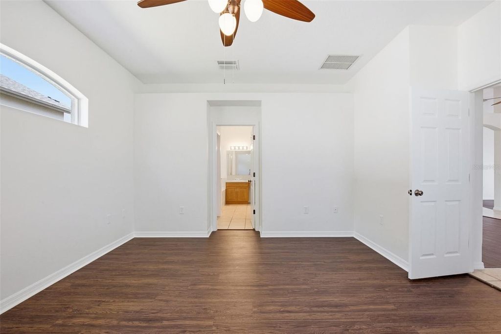 Image 21 of property listing at 5917 WEDGEFIELD DRIVE, Zephyrhills, FL 33541