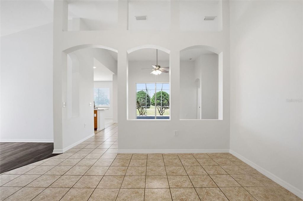 Image 4 of property listing at 5917 WEDGEFIELD DRIVE, Zephyrhills, FL 33541