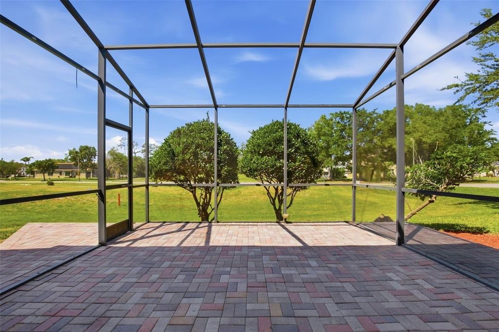 Image 38 of property listing at 5917 WEDGEFIELD DRIVE, Zephyrhills, FL 33541