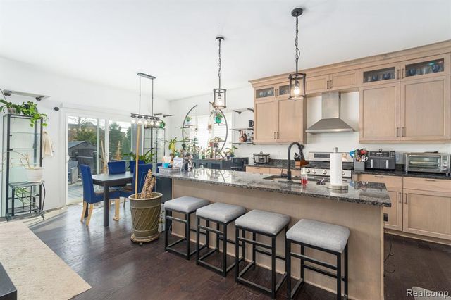 14664 Hannebauer Court, Sterling Heights, MI 48313