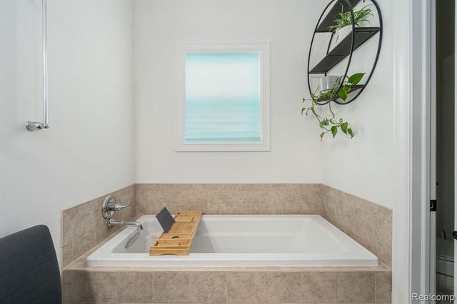 14664 Hannebauer Court, Sterling Heights, MI 48313