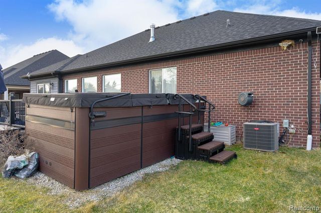 14664 Hannebauer Court, Sterling Heights, MI 48313