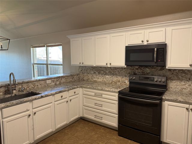 2027 Fair Weather Drive, Lancaster, TX 75146