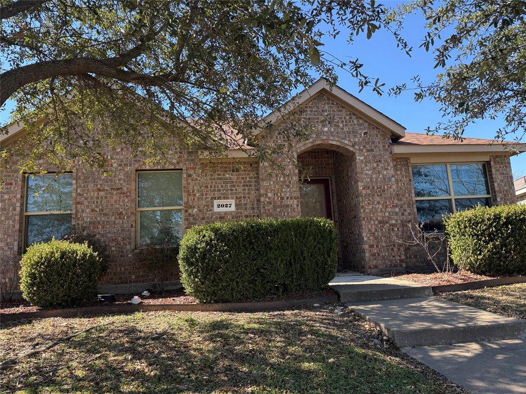 2027 Fair Weather Drive, Lancaster, TX 75146