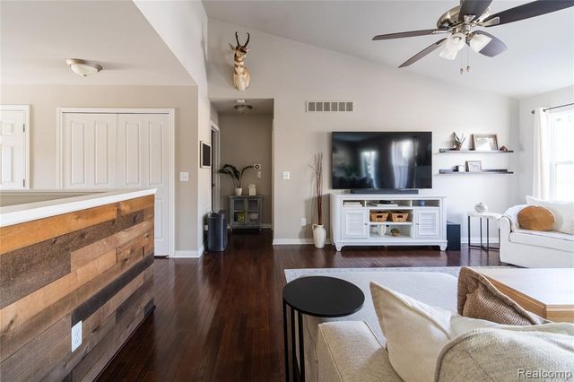 9054 Rock Harbor Drive, Newport, MI 48166