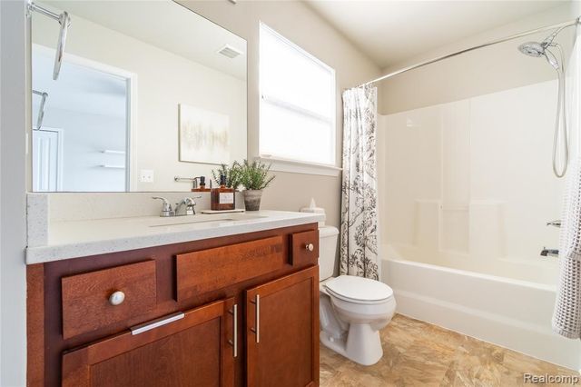 9054 Rock Harbor Drive, Newport, MI 48166