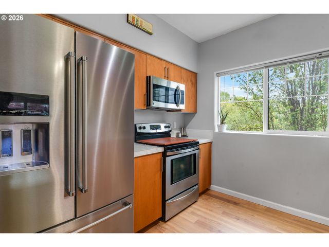 10834 Ne HOLLY St 204, Hillsboro, OR 97006