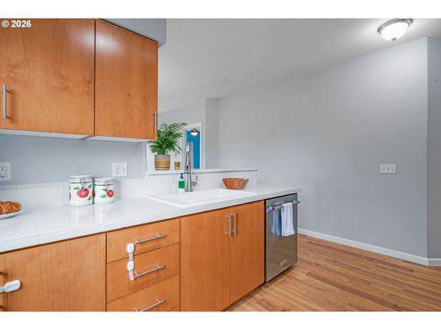 10834 Ne HOLLY St 204, Hillsboro, OR 97006