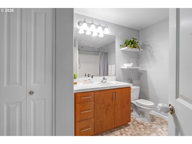 10834 Ne HOLLY St 204, Hillsboro, OR 97006