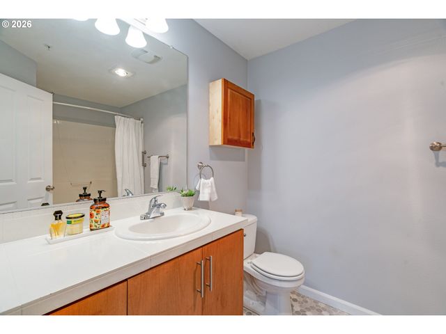 10834 Ne HOLLY St 204, Hillsboro, OR 97006