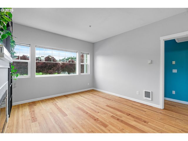 10834 Ne HOLLY St 204, Hillsboro, OR 97006